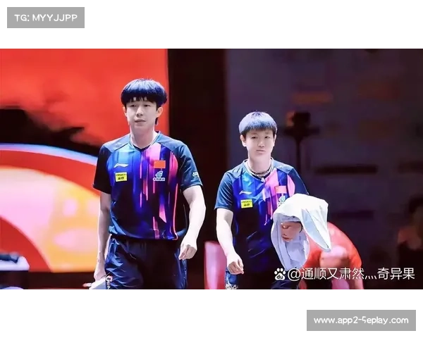 王楚钦调侃孙颖莎采访细节,队友互动展现日常训练趣味 王楚钦调侃孙颖莎采访细节,队友互动展现日常训练趣味